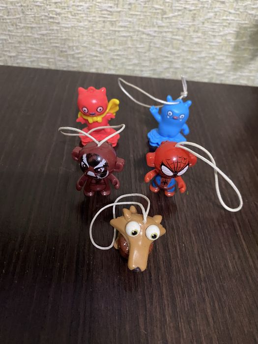 Игрушки из киндеров