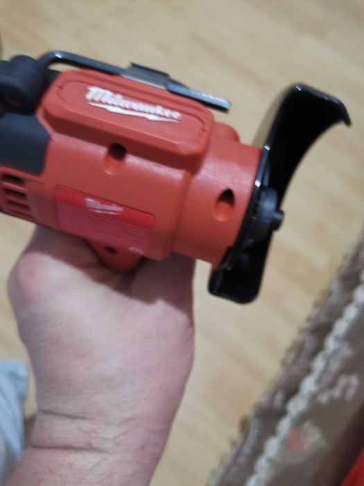 Polizor unghiular pt pânze 75 mm, pt baterii Milwaukee.