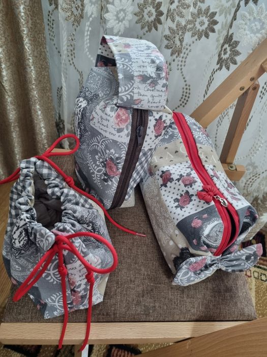 Genți cu inimioare / set genți cosmetice