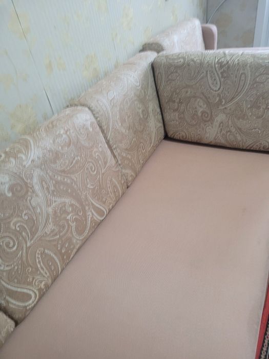 Продам диван  и кресло в гостиную