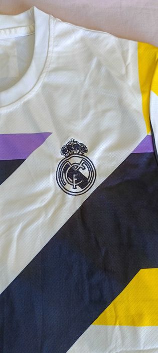 Продавам оригинален летен комплект Adidas Реал Мадрид