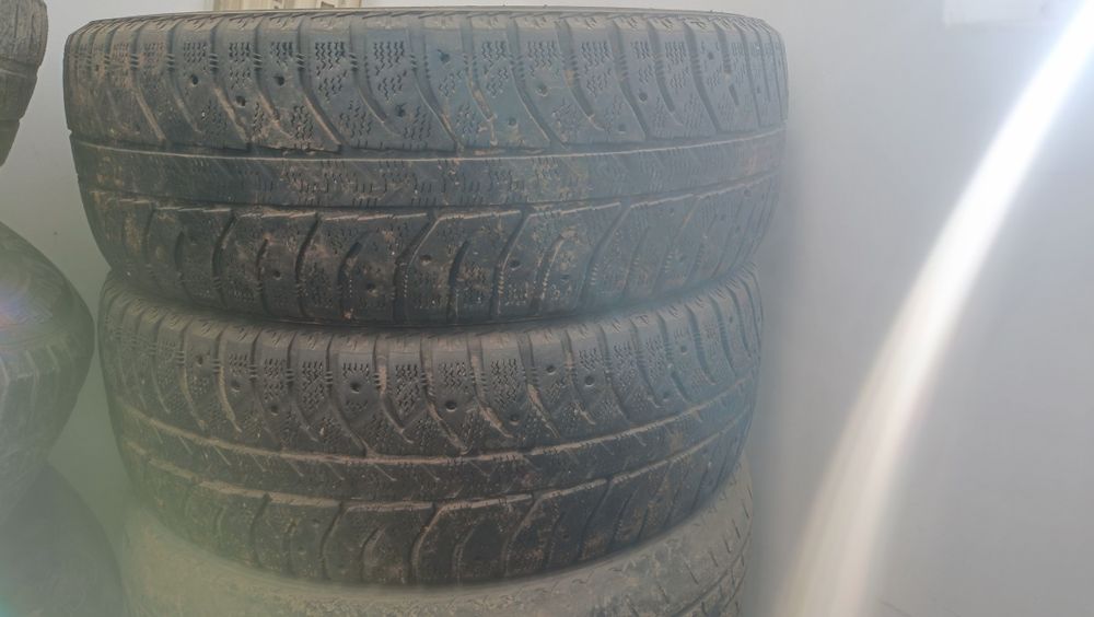 продам пару зимних шин