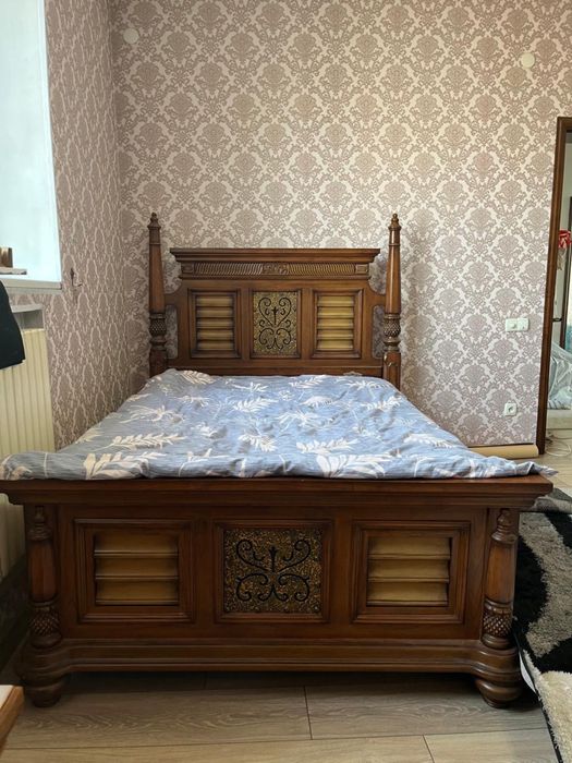 Кровать с матрасом