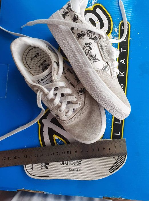 Papuci adidași Incaltaminte adidas din piele întoarsă  pentru copii