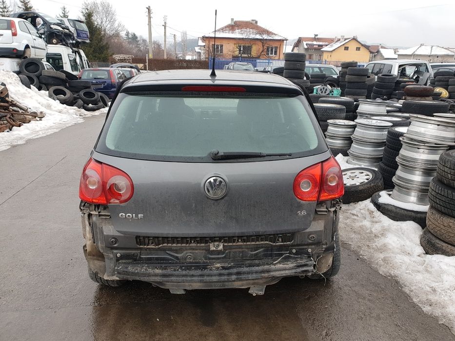 Фолсваген голф 5 1.6 гр. Перник Красно село • OLX.bg