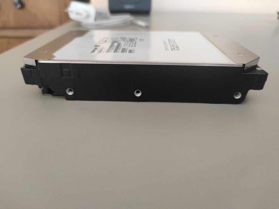 Твърд диск - Toshiba MG09ACA18TE / 18 TB / SATA