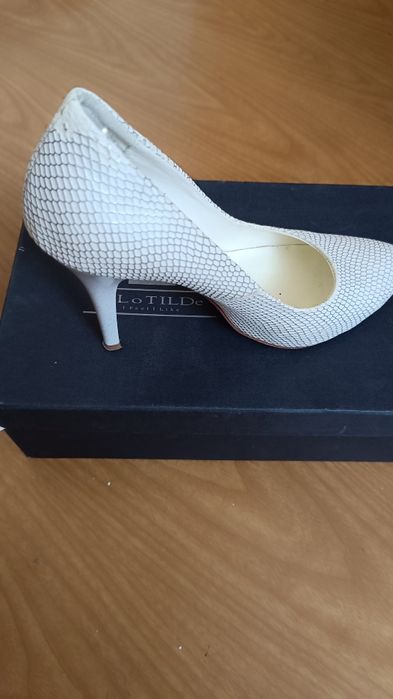 Отдам туфли женские