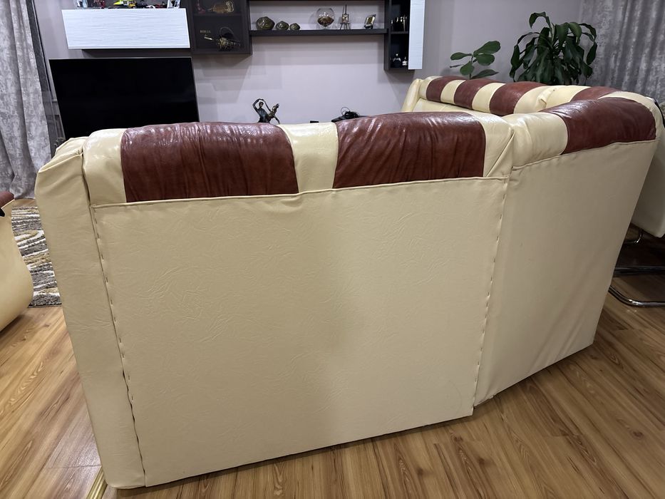 Colțar din piele extensibil + fotoliu – stare foarte bună