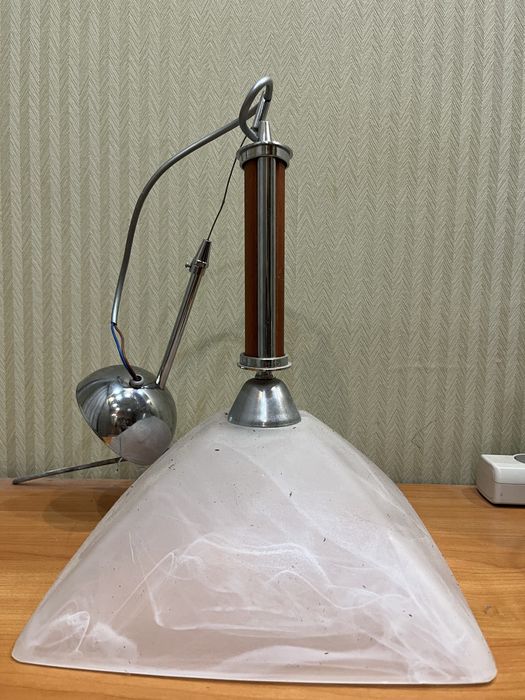 Продам люстру матовую стекло для кухни