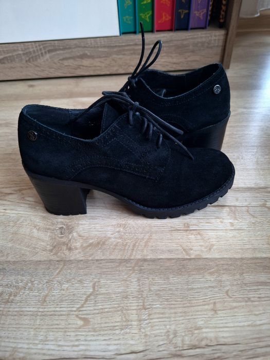 Черни еceнни обувки с ток