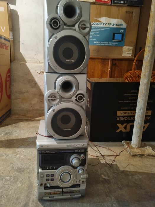 Музыкальный центр Samsung в отличном состоянии