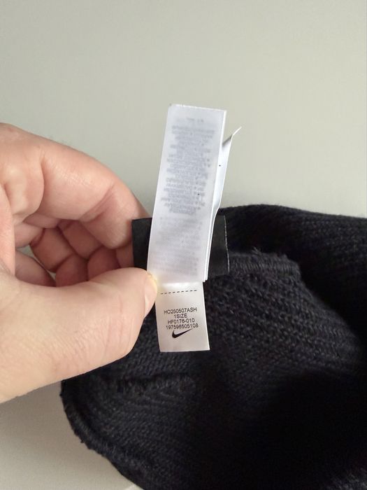 Nike Terra caciula unisex neagra marime universala noua originala