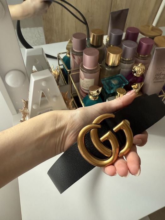 Curea neagra cu detaliu auriu piele calitate premiu