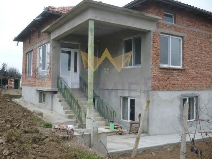 Продава се Къща в с. Партизани, Област Варна - 240 кв.м за 192 €/кв.м - Снимка #1