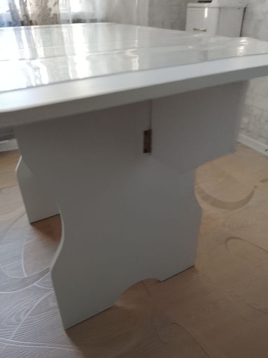 Продам кухонный стол