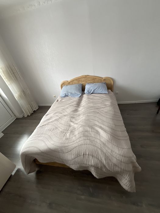 Двуспальная кровать