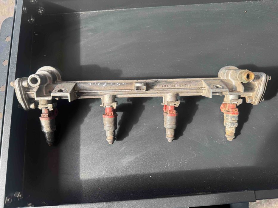 Горивна рейка с дюзи за Mercedes ML230 W163