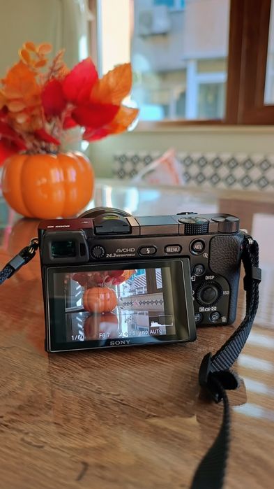 Sony A6000 + обективи и аксесоари