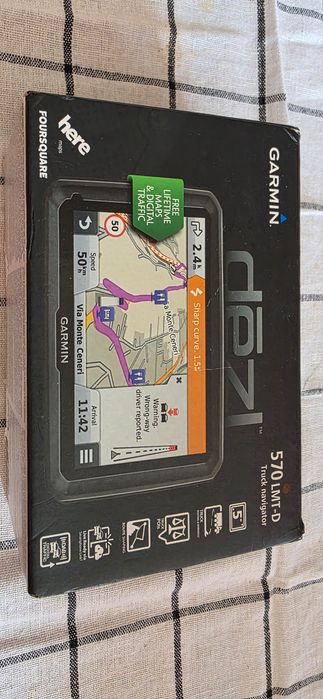 Навигация за камион Garmin Dezl 570 пълен комплект карти зацяла Европа