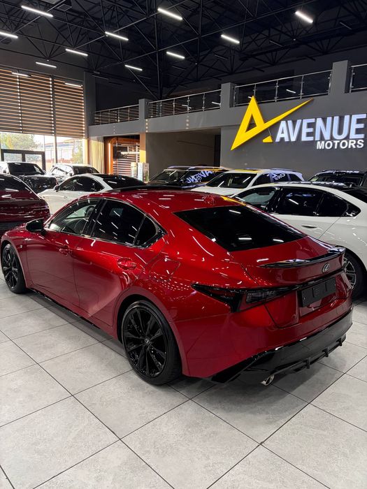 Продается новый Lexus IS350