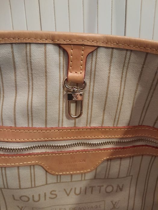 Vând gentuta Louis Vuitton