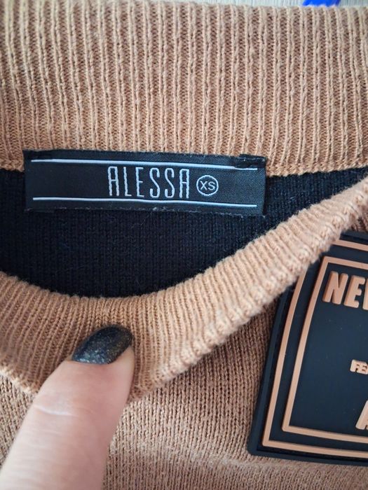 Alessa Xs пуловер