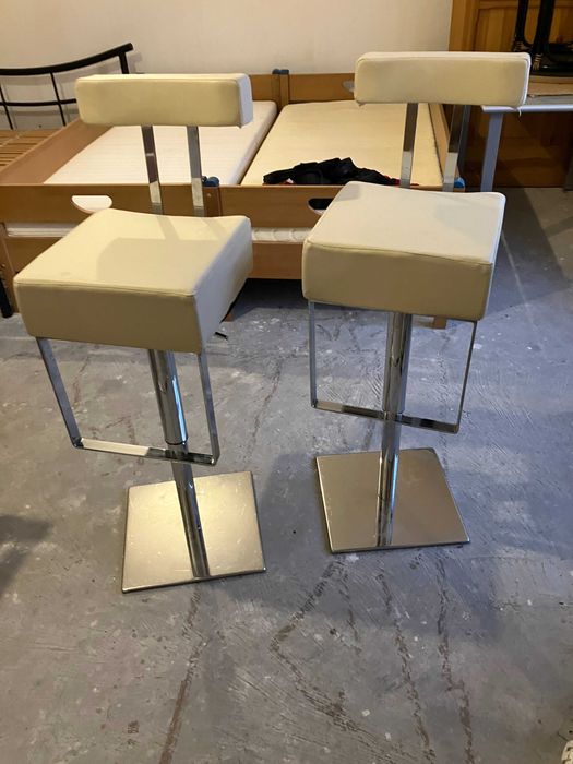 Vand doua scaune de bar aduse din Austria