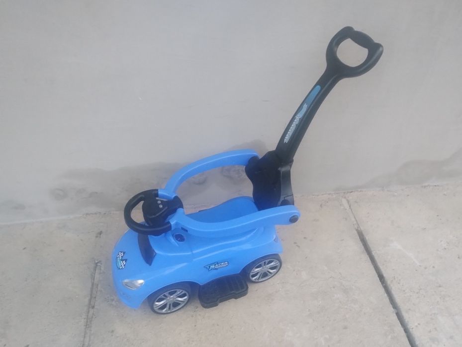 Mașinuță cu volan