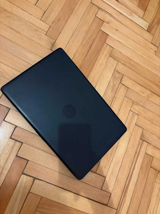 Laptop HP 15-da0193nq la cerere instalez Windows si Office cu licenta