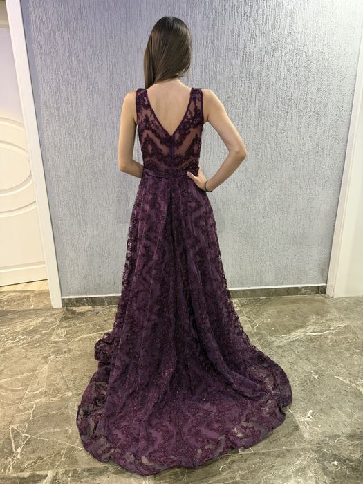 Бална рокля в тъмнолилав цвят