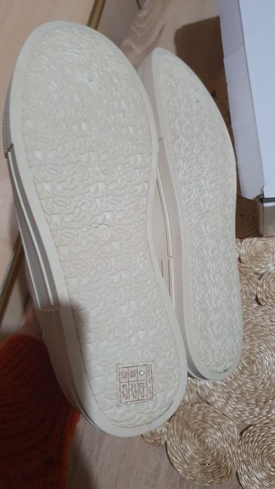 Tenisi beige noi, marime 37, interior 23 cm