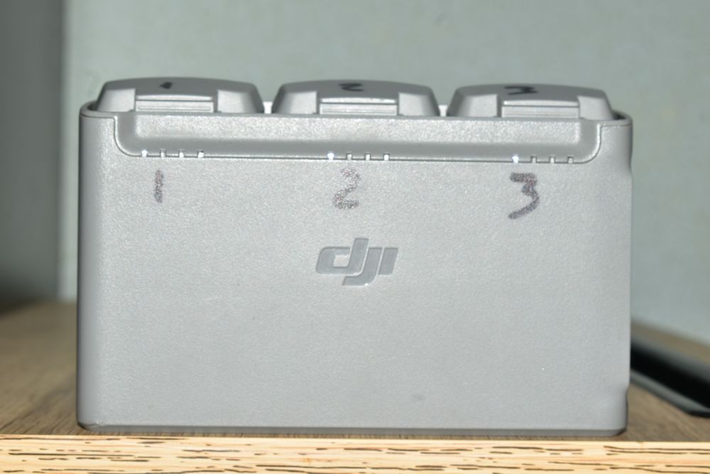 Vând baterii dronă și alte accesorii + drona pentru piese