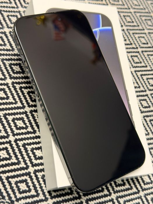 Iphone 16 pro, black titanium, 246 GB