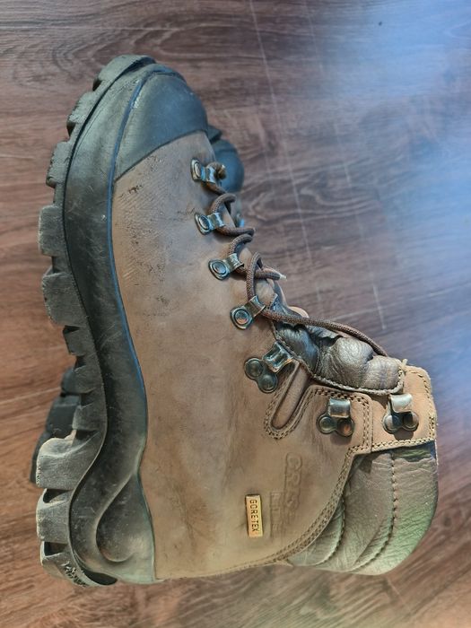 Продам альпинистские ботинки