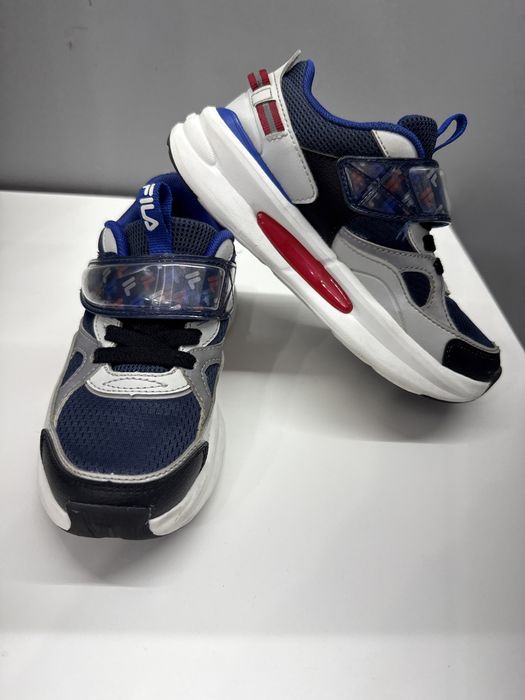 Продам детские кроссовки Fila