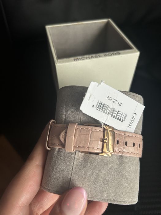 часовник Michael Kors MK2718 от колекцията Courtney