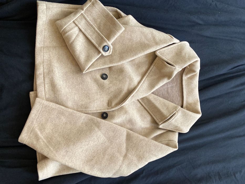 Късо палто с дълъг ръкав