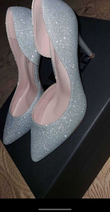 Vand pantofi eleganti