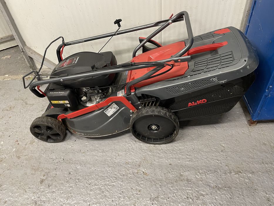 Masina De tuns iarba si e profesionala ,puternica