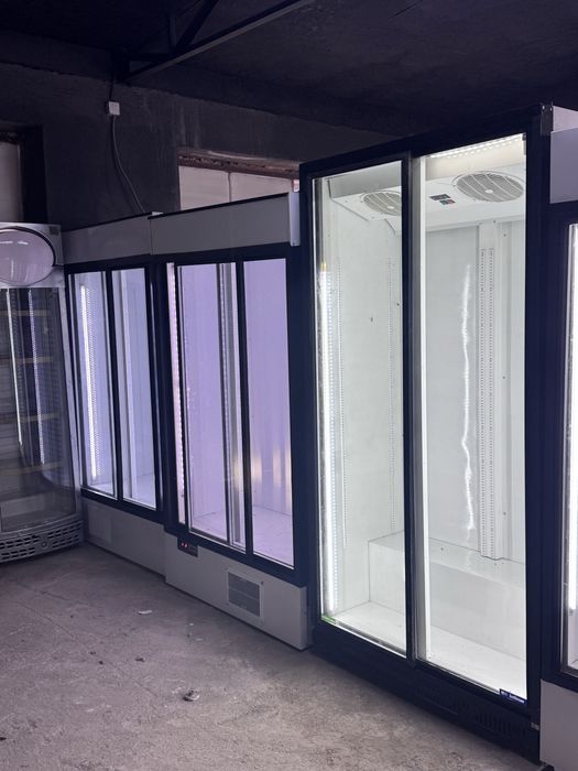 Холодилньик витринный