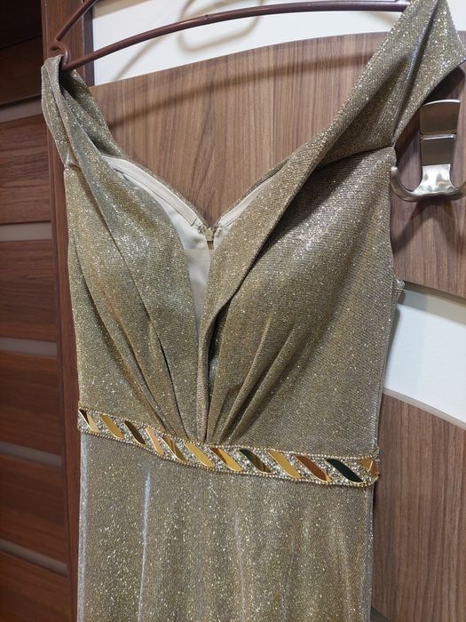 Златна официална рокля