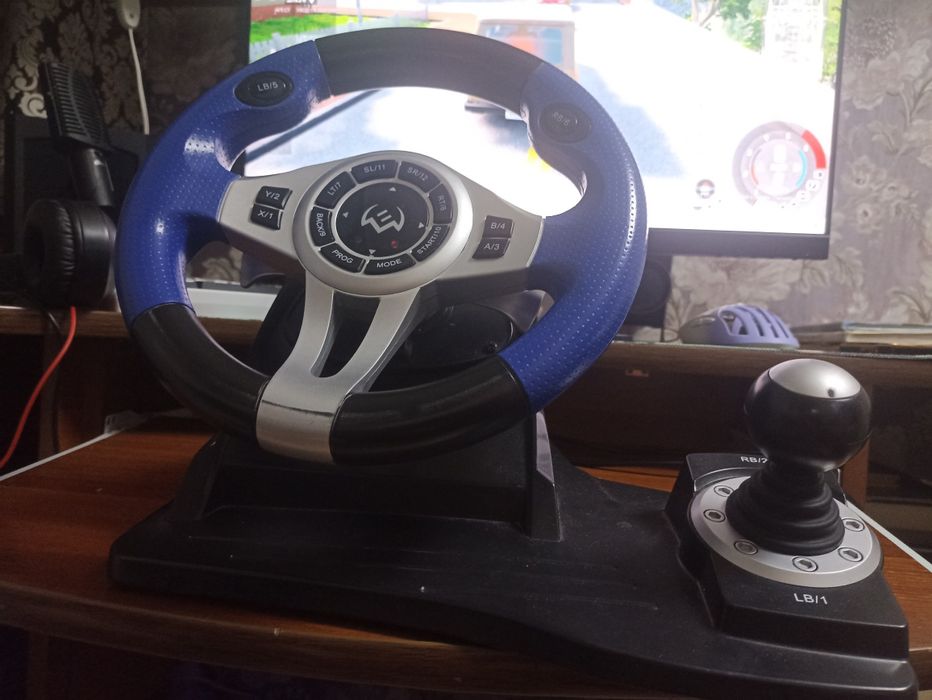Игровой руль с педалями и КПП