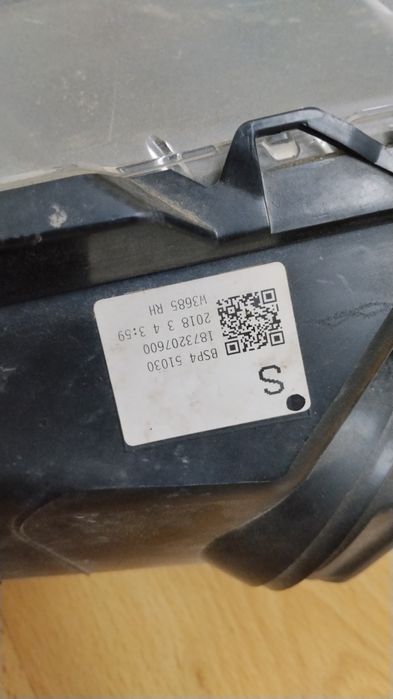 Мазда 3 фарасы.          .