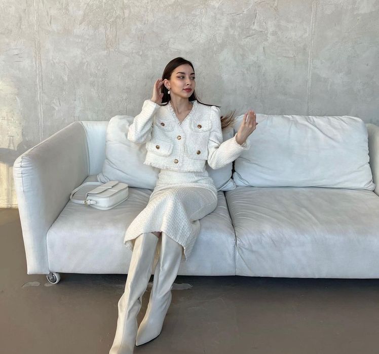 Белый костюм из твида