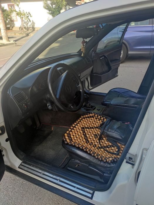 Мерцедес Бенц модел с180