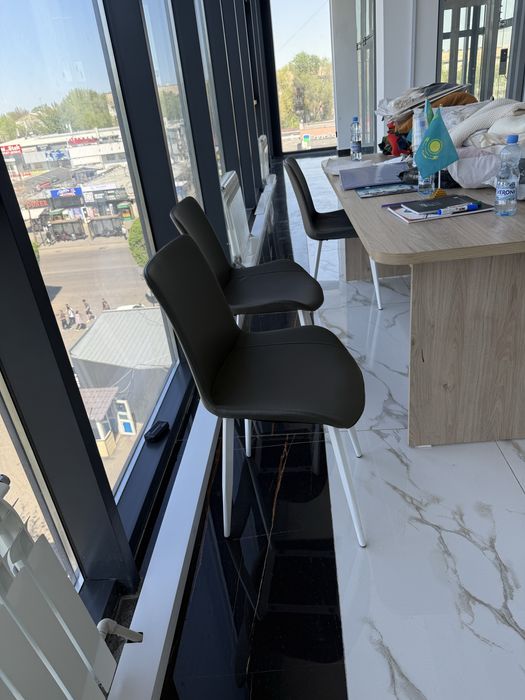 Стул кожанный бу