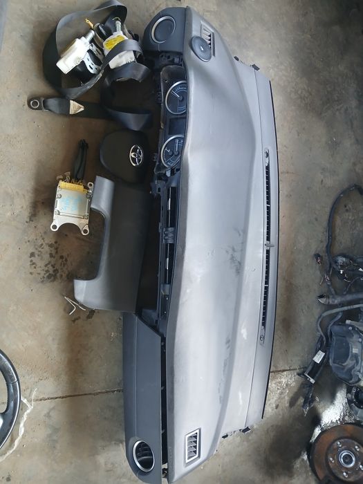 Plansa bord cu airbaguri toyota auris hybrid 2014
