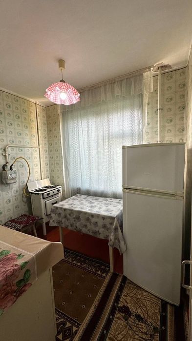 Сдается 1 ком квартира Адрес 1 мкр Чирчик. 
Сдаётс