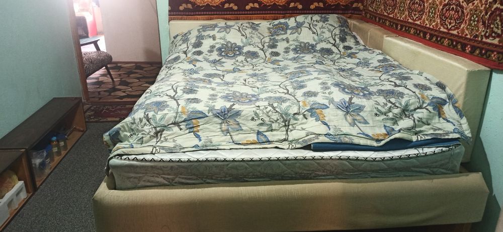Двуспальная кровать продаётся