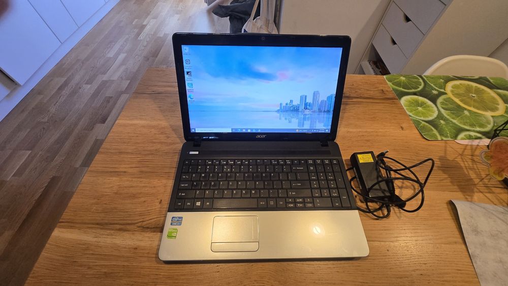 Laptop Acer E1-571G